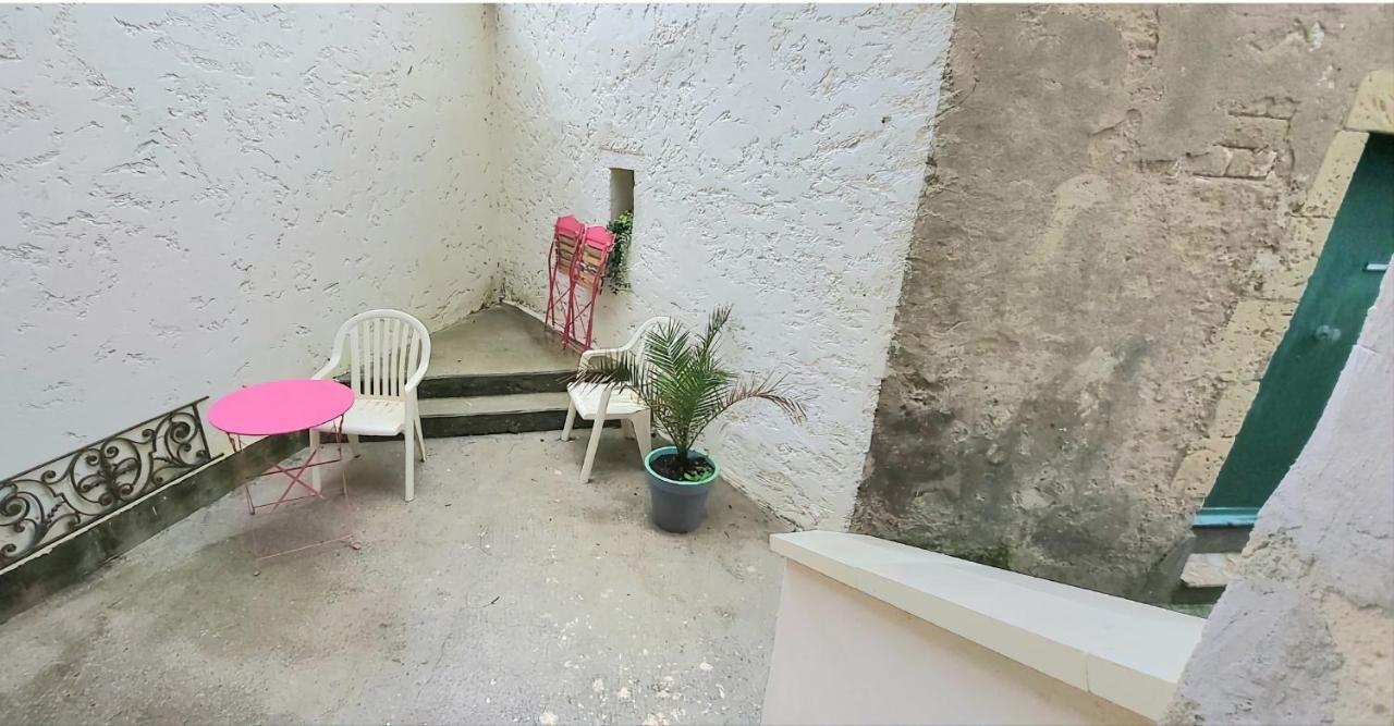 Maison De Ville Avec Terrasse "La Sympathique" Jonzac Esterno foto